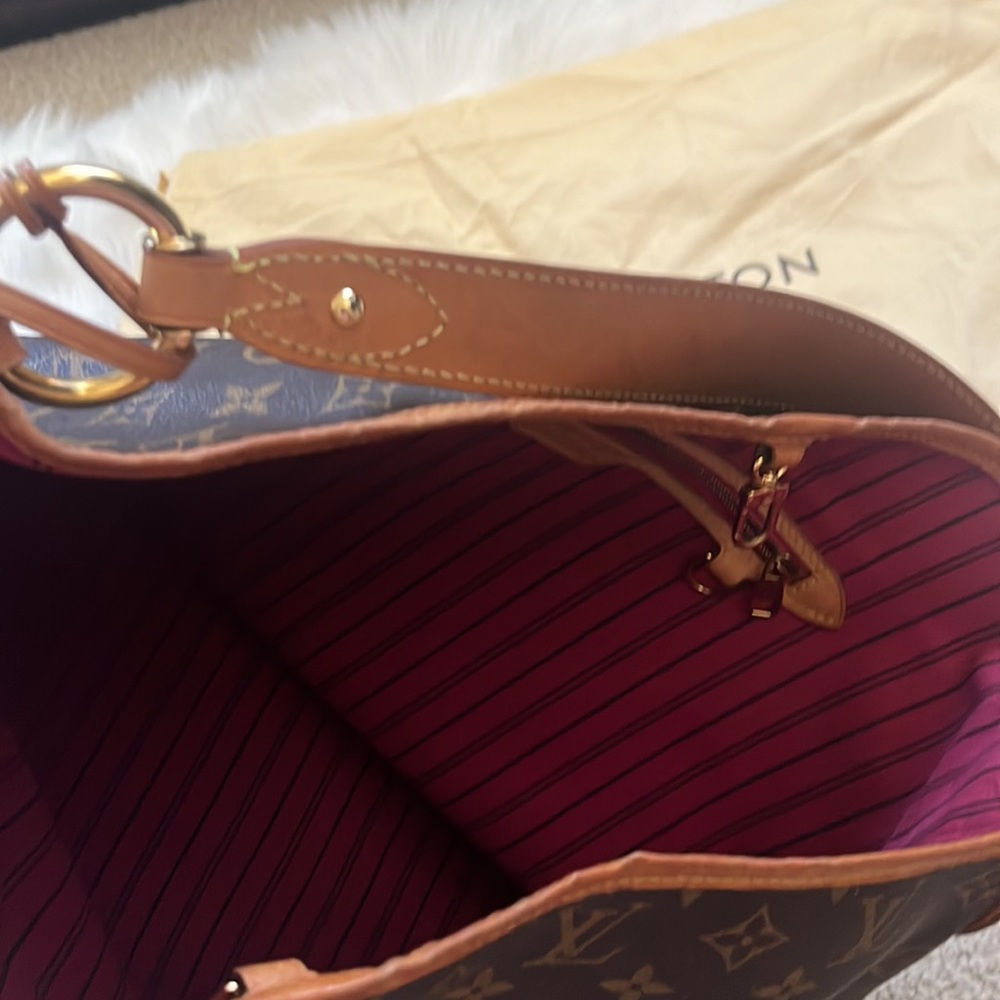 Authentic Louis with pink interior - Picture 4 of 7